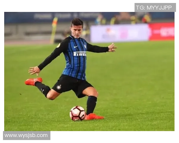 足球场32号球星是谁 解析这一号码背后的传奇人物与故事