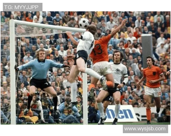 90年代足球巨星纪念玻璃杯收藏版回顾与经典球员风采再现